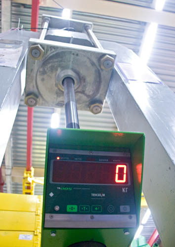 Калибровка крановых весов ВК Стриж на эталонной силозадающей машине Тензо-М